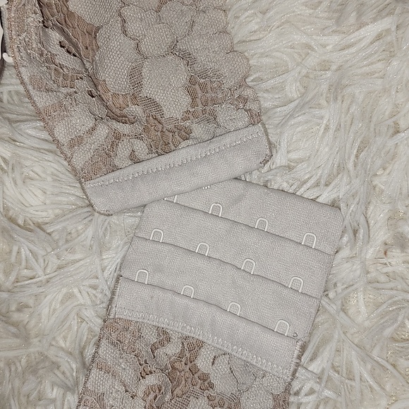 TORRID 42DDD & SECRET TREASURES 44D BRAS - Picture 7 of 12